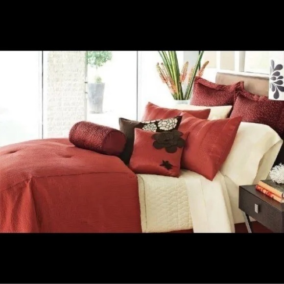 Simply Vera Vera Wang Beautiful Red Comforter - Picture 1 of 10